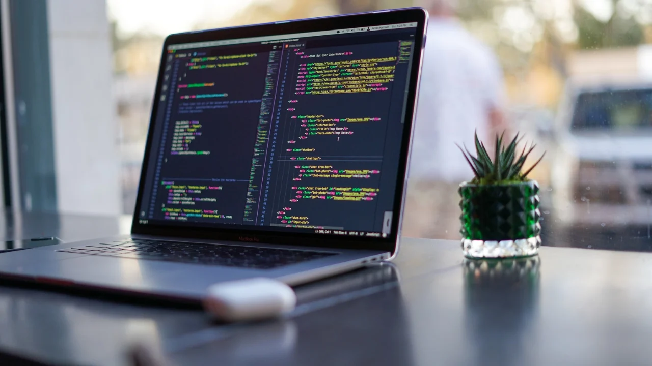 Diferencias entre software como servicio (SaaS), código abierto y on-premises